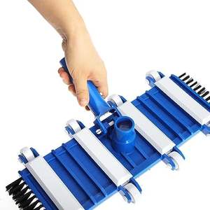 Tête d'aspirateur <span class=keywords><strong>de</strong></span> <span class=keywords><strong>piscine</strong></span> en plastique écologique robuste <span class=keywords><strong>de</strong></span> 14 pouces, brosses latérales inférieures, conception flexible lestée, poignée en aluminium, lithium - Product Image 5