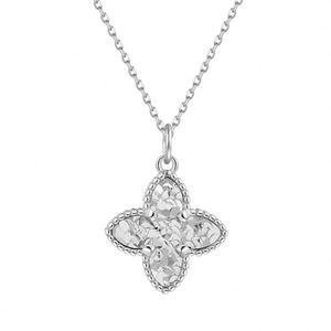 Collier pendentif trèfle à quatre feuilles en argent S925 de luxe de la collection Dylam Blossom, avec chaîne à maillons et zircone 5A, pour femmes - Product Image 1