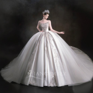 Robe de mariée élégante LSHT096 en satin brillant avec traîne chapelle, dentelle florale et appliques en cristal, écologique, coupe princesse pour femme - Product Image 1