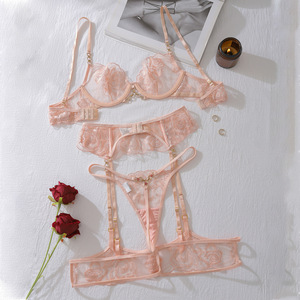 Ensemble de lingerie quatre pièces transparente brodée de fleurs, couleur champagne, avec armatures – Vente en gros - Product Image 6
