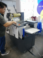 Machine à plastifier automatique H-13 A3 à aspiration d'air pour films en rouleau, plastifieuse thermique avec barre de lustrage pour feuilles et axe pneumatique de 3 pouces