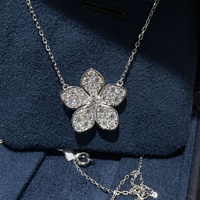 Pendentif Fleur Porte-Bonheur en Moissanite, Design Bambou à Cinq Feuilles, Argent Sterling 925 Plaqué Or 18 carats, Cadeau Élégant et Léger de Luxe pour Femme