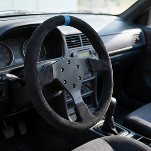 Volant <span class=keywords><strong>de</strong></span> course professionnel modifié <span class=keywords><strong>de</strong></span> 13 pouces en cuir microfibre universel à 3 branches et 6 boulons pour simulateur <span class=keywords><strong>de</strong></span> course - Product Image 1