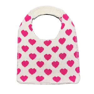 2023 toptan özel kalp desen tığ Tote çanta el yapımı sevimli tığ omuzdan askili çanta kadınlar için