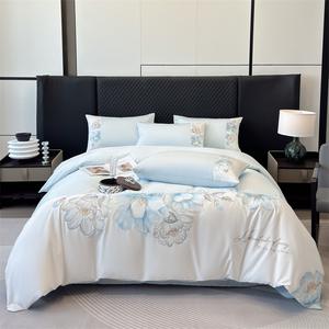 Housse <span class=keywords><strong>de</strong></span> couette brodée <span class=keywords><strong>de</strong></span> fleurs en <span class=keywords><strong>coton</strong></span> à double brin en <span class=keywords><strong>satin</strong></span> draps <span class=keywords><strong>de</strong></span> <span class=keywords><strong>lit</strong></span> en <span class=keywords><strong>coton</strong></span> à longues fibres ensemble <span class=keywords><strong>de</strong></span> literie quatre pièces - Product Image 1