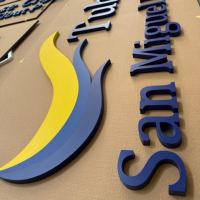Enseigne LED acrylique personnalisée DakeSign avec logo rétroéclairé, conception gratuite, étanche IP65, signalétique publicitaire extérieure pour entreprises et hôpitaux