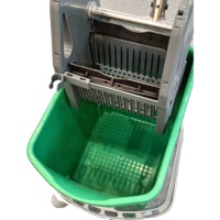 Panier en plastique de chariot de seau de balai de nettoyage d'hôtel d'aéroport avec la presse-essoreuse