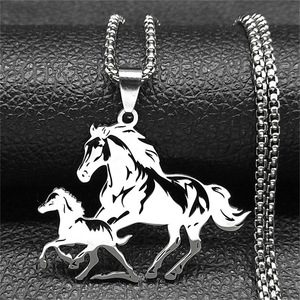 Diseño hueco de acero inoxidable Animal corriendo caballo collares Hip Hop caballo grande con <span class=keywords><strong>Pony</strong></span> colgante collar para Mujeres Hombres joyería - Product Image 2