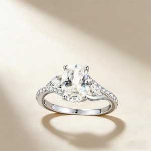 Anillo de Compromiso con Diamante de Corte Ovalado, Plata 925 con Baño de Rodio, Engaste de Garras, Joyería Fina Clásica para Mujer - Product Image 1