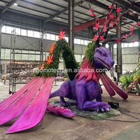 Modèles animatroniques de créatures mythologiques autour de plantes et de fleurs pour les expositions de grands animaux en plein air dans les parcs et les décorations