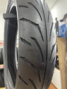 Pneu de scooter K305 Premium avec taille 16, 17 et 18 pouces, pneu tubeless pour les conducteurs urbains, excellente adhérence, longue autonomie, grande stabilité - Product Image 4