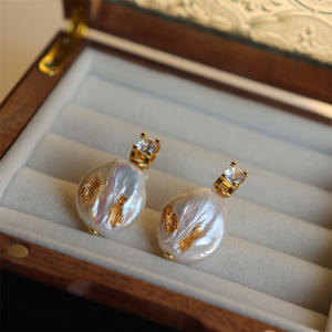 <span class=keywords><strong>Boucles</strong></span> <span class=keywords><strong>d</strong></span>'<span class=keywords><strong>oreilles</strong></span> en perles <span class=keywords><strong>d</strong></span>'eau douce tendance A1996 <span class=keywords><strong>Boucles</strong></span> <span class=keywords><strong>d</strong></span>'<span class=keywords><strong>oreilles</strong></span> en cristal Bijoux en <span class=keywords><strong>or</strong></span> pour femmes et filles - Product Image 3