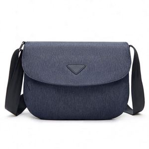 Borsa a tracolla da donna con tracolla blu su misura e BEARKY in poliestere con chiusura a cerniera ecologica e resistente - Product Image 2