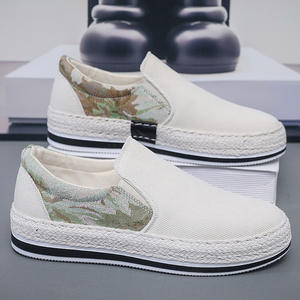 Chaussures de marche en velours côtelé légères et à la mode pour hommes, confortables, pour les loisirs en plein air, les saisons, respirantes, de style «pieds paresseux» - Product Image 6