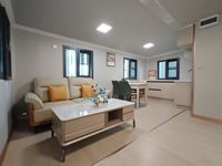 Maison Modulaire Préfabriquée Isolée, Résistante au Froid, Imperméable et Respirante, Design Mid-Century Moderne, Adaptée à l'Hôtellerie