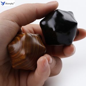 2 Stück Handmassageball aus Holz mit Spiky-Textur zur Akupunktur-Massage für Ältere, Entspannender Handmassageball - Product Image 2