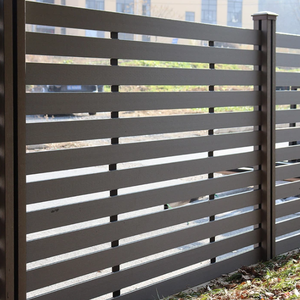 Puerta de valla de jardín WPC Puerta decorativa de 6 pies con marco de metal Valla de plástico de madera tratada térmicamente - Product Image 5