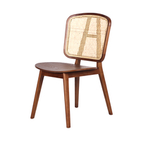 Les fabricants de meubles vendent de nombreuses chaises de salle à manger de plein air de style crème, dossier en rotin tressé, cafés hôtel chai