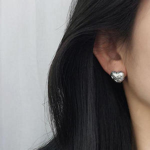 ต่างหูเม็ดเดี่ยวรูปหัวใจสีเงินสเตอร์ลิง925 | พื้นผิวไม่ก่อให้เกิดอาการแพ้เครื่องประดับทันสมัยรูปหัวใจแห่งความรัก - Product Image 5