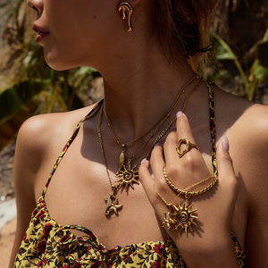 Parure de bijoux en acier inoxydable pour les vacances, collier pendentif soleil, usage quotidien pour femme, design géométrique, origine Yiwu - Product Image 2