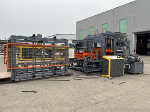 Machine de fabrication de briques entièrement automatique QT12-15, machine automatique à blocs de ciment pour la production de briques. - Product Image 6