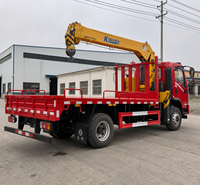 Camion grue articulée Dongfeng 4x4 à traction intégrale, capacité de levage de 5 tonnes, grue à flèche articulée à 4 sections, hauteur de levage de 13 m