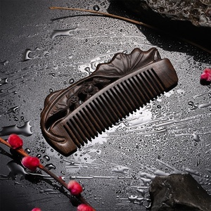 Peigne en bois de santal sculpté à la main de luxe, qualité héritage, peigne à cheveux chinois, souvenir de mariage - Product Image 4