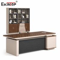 Bureau de direction moderne en forme de L, table de direction en bois de noyer, ensemble de mobilier de bureau de PDG avec bibliothèque assortie