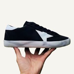 Zapatos Casuales Unisex con Diseño de Estrella Sucia para Exteriores, Zapatos de Caminar para Mujer de Alta Calidad, Zapatos Planos de Lujo GG - Product Image 1