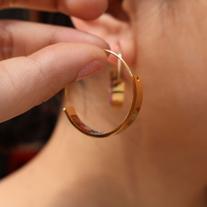 ต่างหูห่วงแฟชั่นชุบทอง 14k 18k สแตนเลส 316L คุณภาพสูง ขนาดใหญ่ น้ำหนักเบา สำหรับผู้หญิง ขายส่งจำนวนมาก - Product Image 2