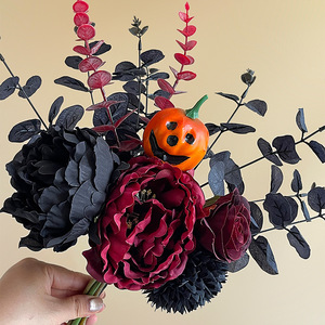 Ramo de calabazas de estilo gótico atado a mano para Halloween, flores artificiales negras y rojas para decoración de fiestas, hogar y escritorio. - Product Image 2