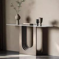Table console design avec plateau en pierre frittée, base en U sculpturale, table d'entrée, table de canapé, style moderne minimaliste pour salon, hôtel