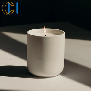 C & H Home Decor Bougie artisanale en argile à la vanille en céramique minimaliste faite à la main - Product Image 4