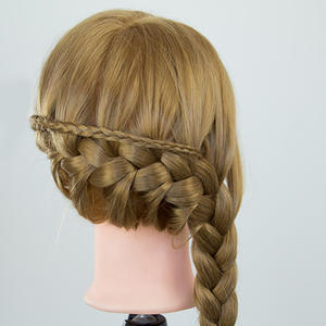 Cabeza de entrenamiento sintética larga de Color dorado para trenzado de corte de pelo y peluquería con abrazadera de mesa cabeza de maniquí - Product Image 4