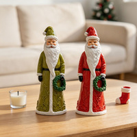 Ornamen Resin Santa Claus Natal Merah dan Hijau Desain Memegang Karangan Bunga Dekorasi Rumah Mewah Ringan untuk Meja Kerja Kerajinan Dekorasi Rumah yang Meriah