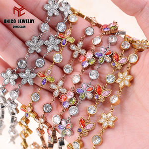 Bracelet en laiton plaqué or avec pendentifs cœur, trèfle et poire, serti de zircons et diamants, pour femme - Collection CM YIM - Product Image 1