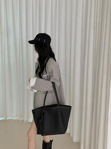 Sac à main unisexe tendance, nouveau, en gros, en PU, sac seau à bandoulière, fermeture éclair, imperméable, forme demi-lune, sacs à main de marque privée - Product Image 2