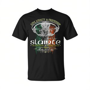 Camiseta celta Claddagh Slainte Grunge con la bandera irlandesa para la celebración del Día de San Patricio - Product Image 2