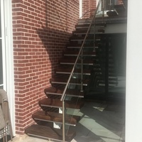 Escalier droit moderne Tanlong en chêne avec garde-corps en câble d'acier, escalier industriel en bois