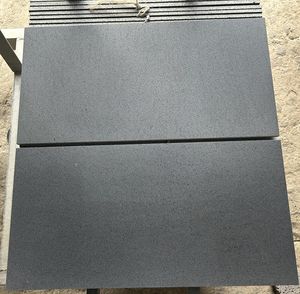 بلاط رصف من الحجر الأزرق البازلتي الرمادي الطبيعي للأرضيات الخارجية، بلاط حجري أزرق بتشطيب مطفي ومعالج بالرمل - Product Image 1