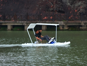 Catamarán Inflable con <span class=keywords><strong>Pedales</strong></span> para 2 Personas, con Tabla de SUP Inflable, Bote Inflable Eléctrico con Marco de SUP para Pesca - Product Image 3