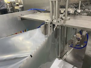 Machine d'emballage automatique de collations Machine d'emballage horizontale de noix dattes de fruits et légumes séchés Doypack - Product Image 2