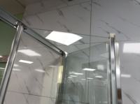 Porte de douche pliante moderne en verre avec cadre en aluminium pour salle de bain