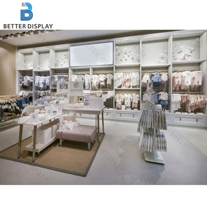 Étagères de présentation de vêtements pour bébés en bois personnalisables et élégantes avec éclairage LED pour les magasins pour enfants - Product Image 3