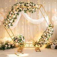 Support de toile de fond en métal doré personnalisable avec base stable pour la décoration de cérémonies de mariage, de fêtes, d'événements et de remises de diplômes