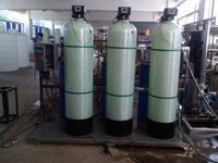 Système adoucisseur d'eau à double réservoir avec pompe, contrôle entièrement automatique, capacité de 500 L/heure pour un approvisionnement ininterrompu, garantie 1 an