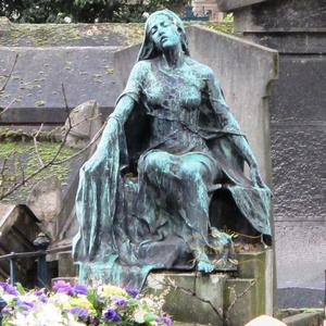 Estatua <span class=keywords><strong>de</strong></span> Dama <span class=keywords><strong>Triste</strong></span> <span class=keywords><strong>de</strong></span> Tamaño Real en Latón y Cobre Verde, Escultura <span class=keywords><strong>de</strong></span> Bronce con Patina para Exteriores y Cementerios - Product Image 3