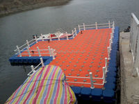 Ponton flottant modulaire économique en HDPE à faible flottabilité 500x500x250mm – Quai flottant rentable pour plateforme aquatique