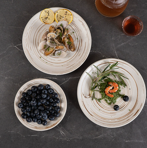 Assiette à dîner en céramique de style japonais, peinte à la main avec un motif en spirale, vaisselle rustique en grès, design ondulé, assiettes rondes pour restaurant - Product Image 3