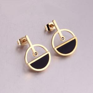 Boucles d'oreilles pendantes de haute qualité à prix compétitif pour femmes, boucles d'oreilles tendance en acier inoxydable plaqué or 18 carats, bijoux PVD - Product Image 2